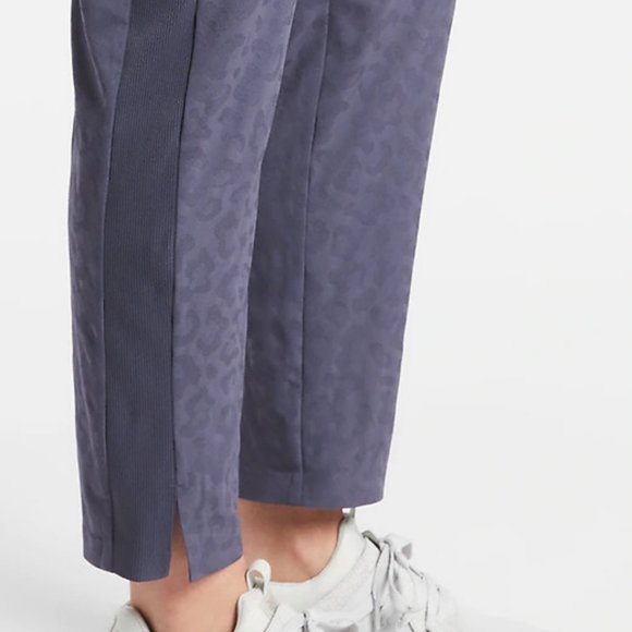 Athleta Brooklyn Textured Ankle Pants size 26 - Picture 4 of 8